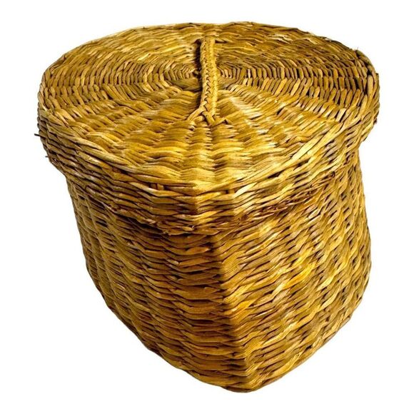 Handwoven Heart-Shaped Pine Straw Woven Basket With Lid For Storage Decoration - Picture 1 of 8